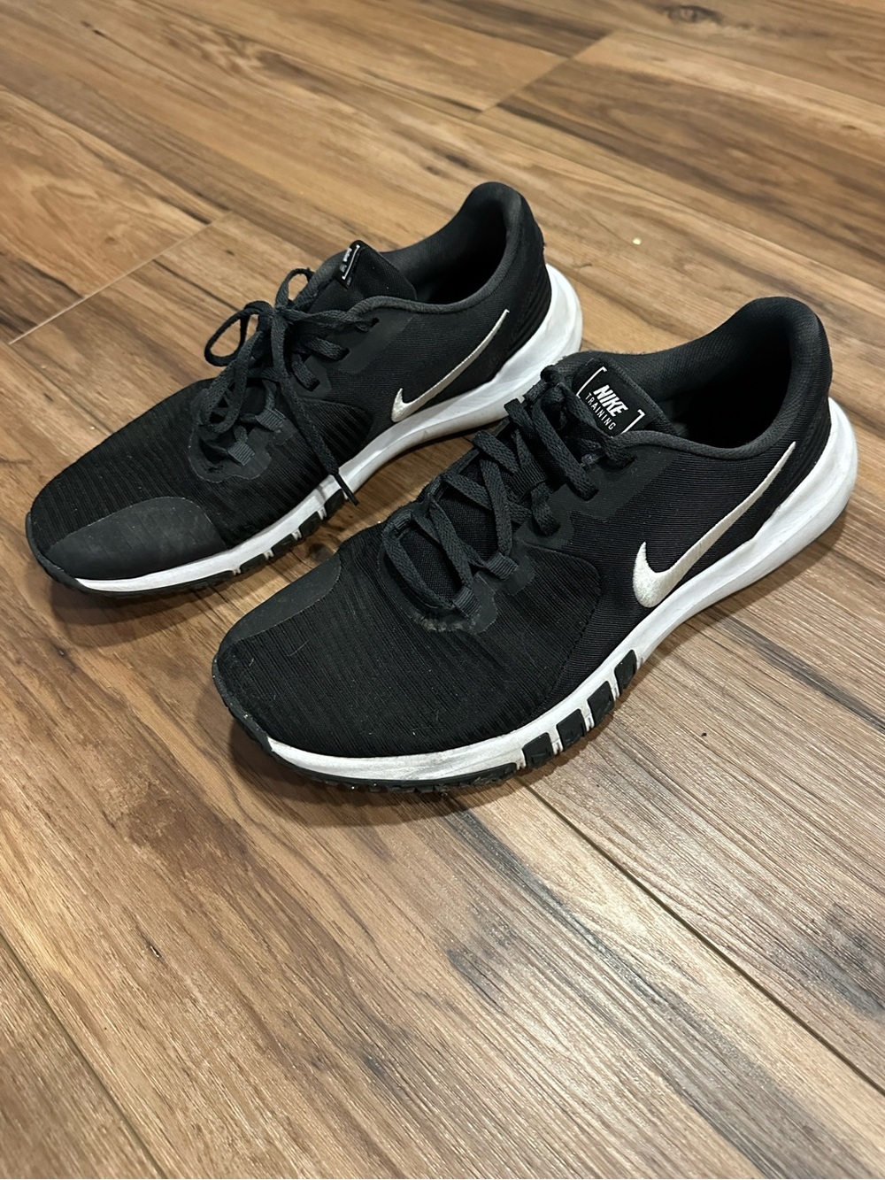 Nike Men’s Black & White Athletic Sneakers